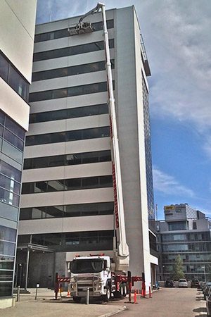 Ikkunanpesu nostimella 3